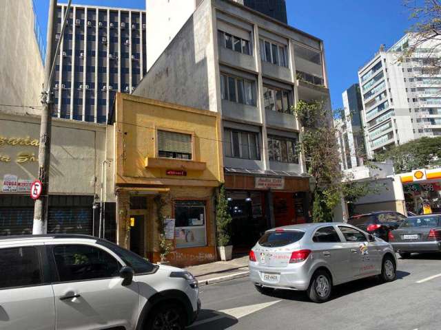 Casa Comercial, ao lado da Av Consoloação, a poucos minutos do metro e da Faculdade Mackanzie