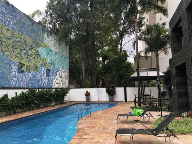 Duplex em Pinheiros, conta com 107 m². com duas vagas