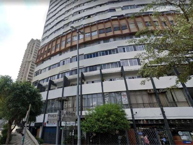 Apartamento de frente para Praça 14 Bis com 3 quartos, 1 suíte, 2 banheiros e sala ampla. Show!!