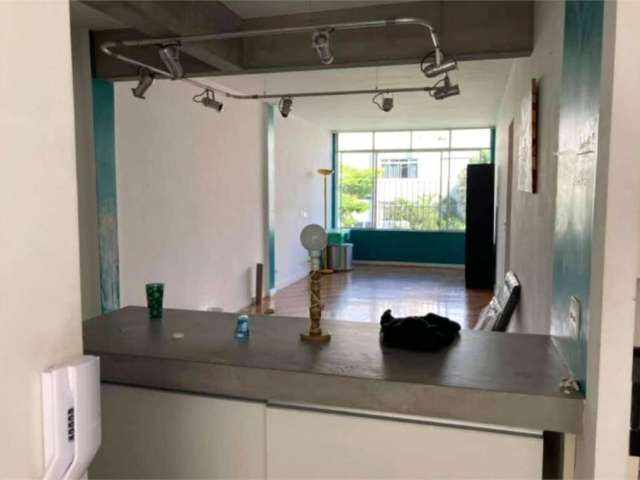 Apartamento à venda em Moema de 98m² com 2 dormitórios, 1 suíte e 1 vaga.