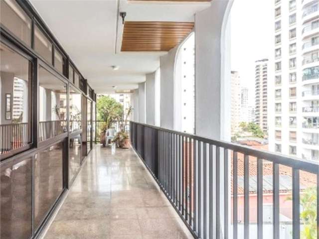 Apt de 240m2 no Paraiso todo avarandado!