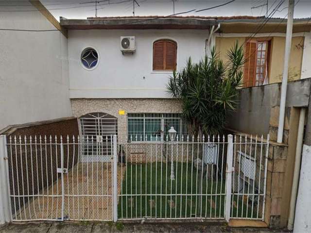 Casa Sobrado em rua sem saída e tranquila no Campo Belo com 3 dormitórios e 1 suíte. Venha Conhecer!