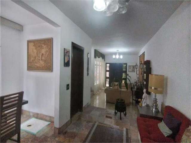 Casa tipo sobrado a Venda no Jardim Paulistano. 3 suites, 3 vgs!