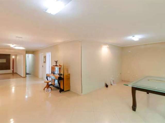 Casa com 3 suites e 437m² na saude !