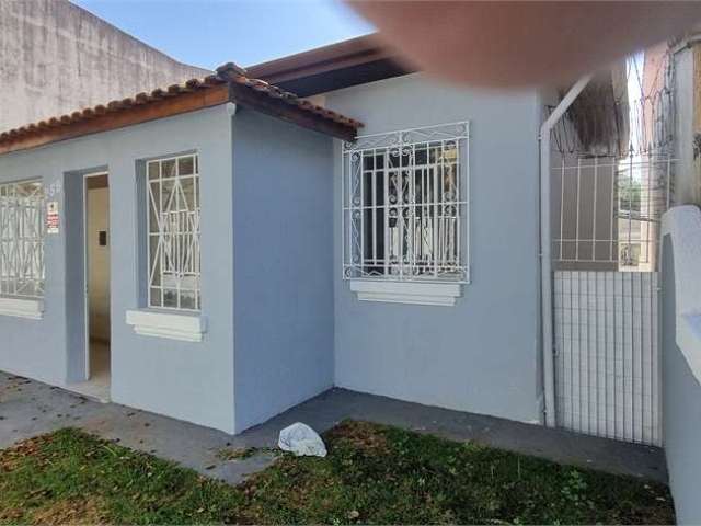 Casa térrea e casa de hóspedes na Aclimação.