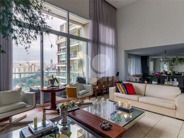 Apartamento com 4 quartos para alugar em Pinheiros - SP