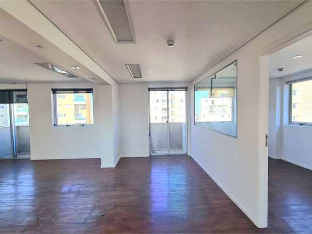 Sala comercial com 105m² em frente ao metrô Paraíso