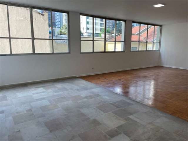 Apartamento a venda Jardim Paulista, 3 dormitórios, suíte, 3 salas, lavabo, 2 vagas. Reformado