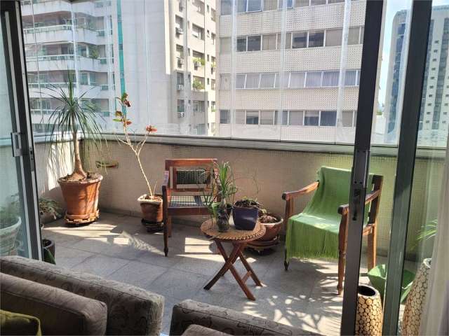 Apartamento com varanda no Jardim América