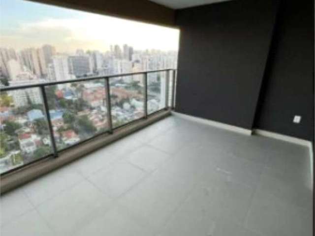 Apartemento em condomínio clube