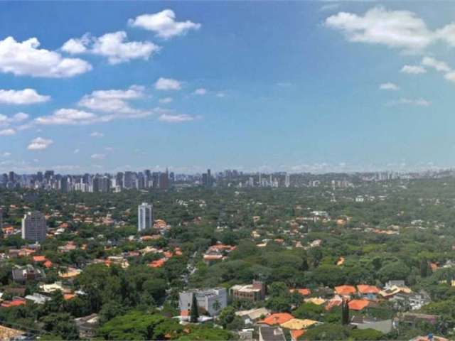 Alto padrão no Alto da Boa vista, com uma vista deslumbrante desde os primeiros andares.