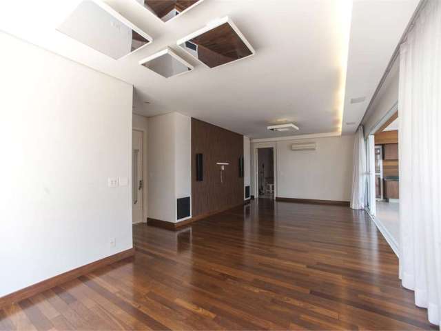 Cobertura Penthouse com 256 m², 4 vagas, lazer!