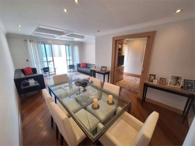 Apartamento em Moema, 144m, 3 suítes, 2 vagas