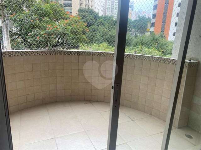 Apartamento  para locação em Moema com 3 dormitórios e 2 vagas com lazer..