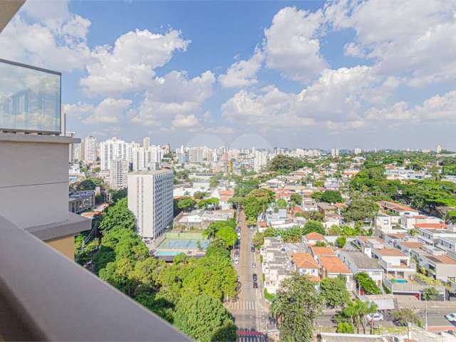 Sofisticada Cobertura Duplex no Ibirapuera com projeto You Studio e Philippe Starck são 4 suites.