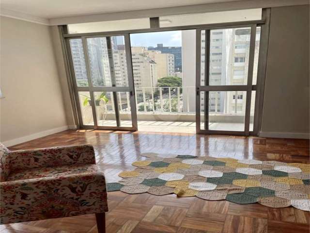 Apartamento venda Jardim América 155 m², 3 dormitórios, suíte, vaga, Livre, Sacada Próximo do metro