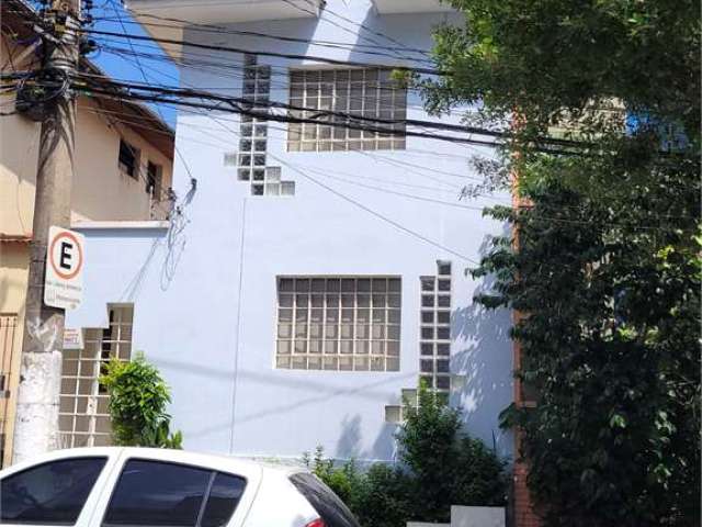 Sobrado Residencial charmoso e bem iluminado.