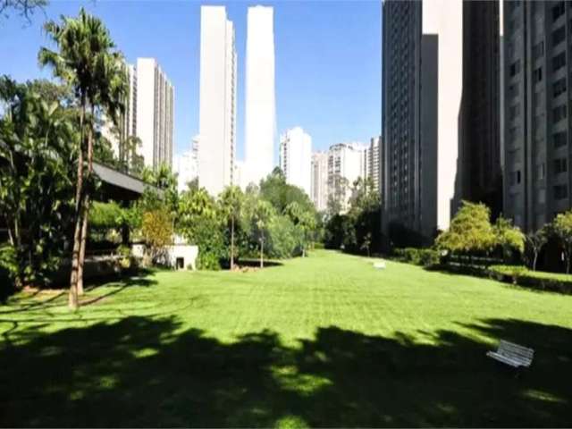 Belíssimo apartamento no Condomínio Portal do Morumbi. Condomínio Clube. 125 mil m² de área verde!!