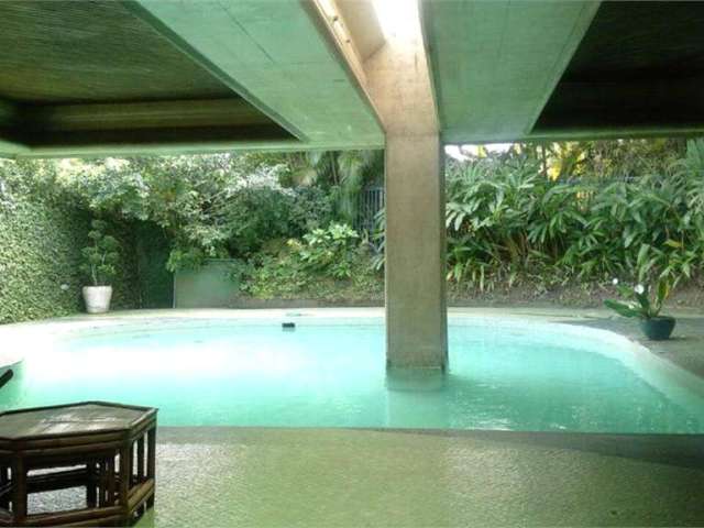 Super oportunidade no Guarujá! Casa bacana com 500m²,  5 dormitórios, piscina e vagas