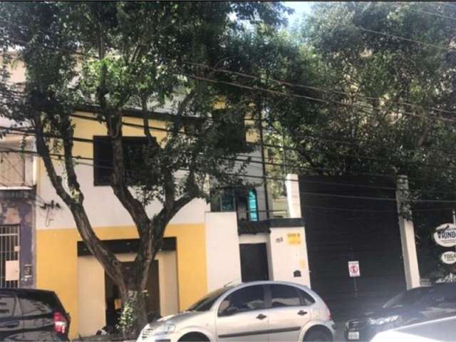 Casa para uso residencial e comercial à venda na Aclimação!