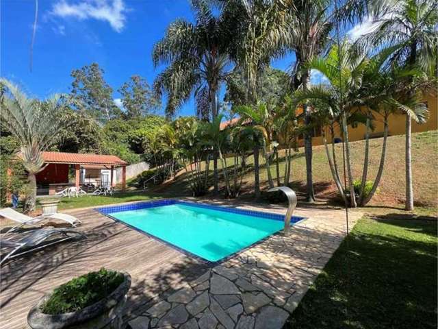 Casa na Fazendinha com 4 dormitórios, 2 suítes, 5 banheiros, 6 vagas com Piscina, natureza e vista