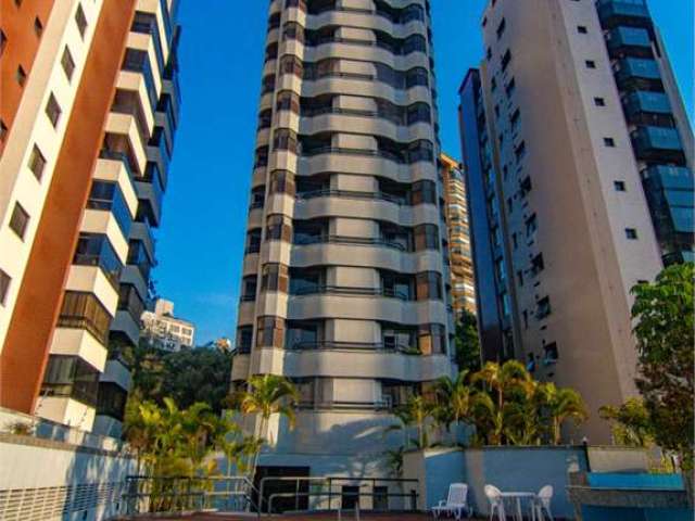 Apartamento Studio, Reformado com Lazer no Morumbi - 30 m² com 1 dormitório e 1 vaga