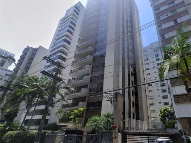 Apartamento Triplex de 5 dormitórios, com 642 m²,, 6 vagas à venda em Higienópolis São Paulo