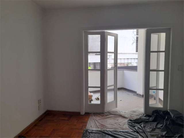 Apartamento em prédio misto residencial ou comercial