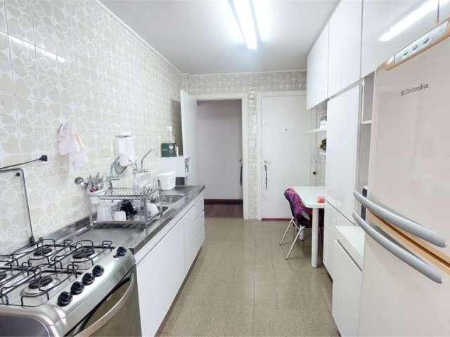 Lindo Apartamento de Alto Padrão, localizado no coração do Itaim Bibi.