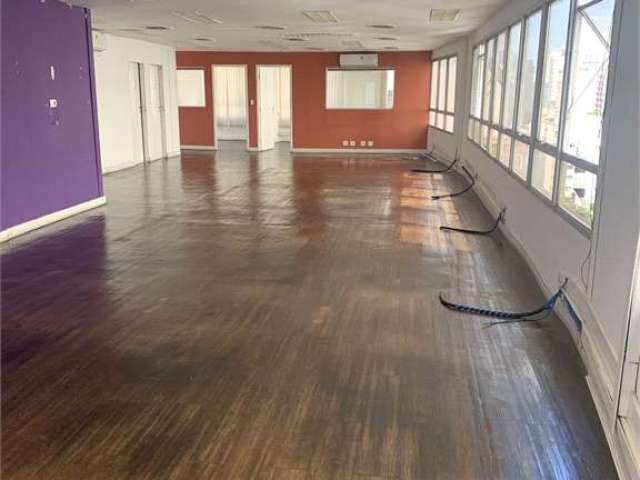 Laje Corporativa Próximo Paulista 330m², 3 vagas, 4 banheiros