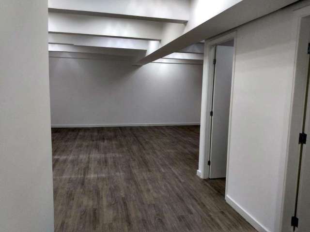 Conjunto Comercial para Locação na Av. Adolfo Pinheiro, com 145 m2.