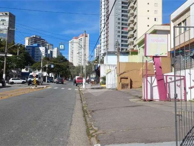 Sobrado 04 dormitórios, 03 banheiros, 2 salas a 500 m do metrô Vila Madalena