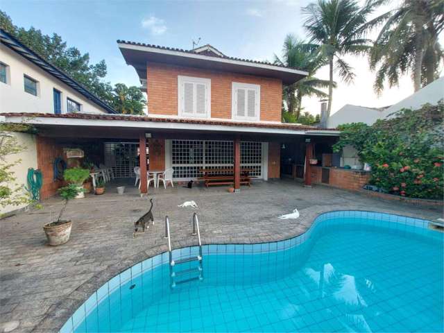 Sobrado com piscina e churrasqueira na Praia do Pernambuco próximo ao Hotel Jequitimar