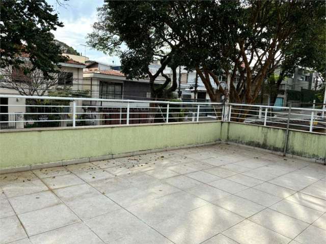 Sobrado de 214m² em local seguro no Planalto Paulista.