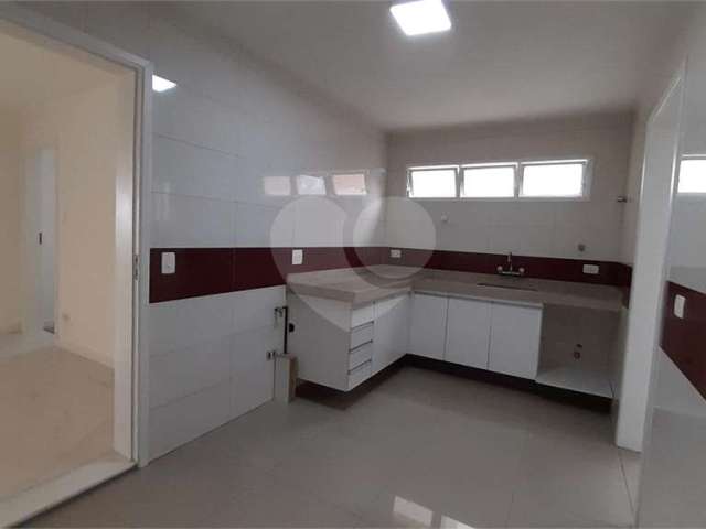 Oportunidade! Apto, 120m², andar alto, 3 dorms, suite, armários, pintura e piso novos!