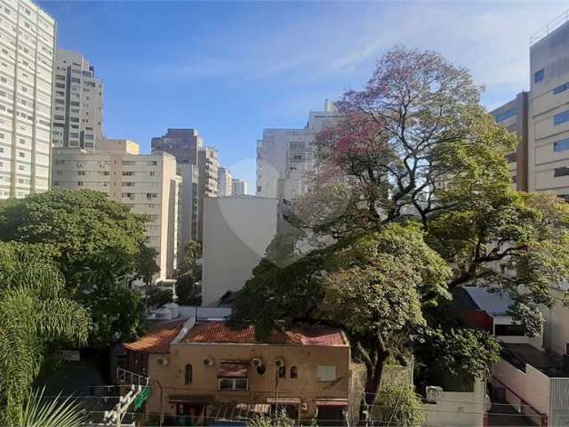 Bairro Jardim América! Apartamento para locação 3 dormitórios sendo suite e 1 vaga. Prédio com salão