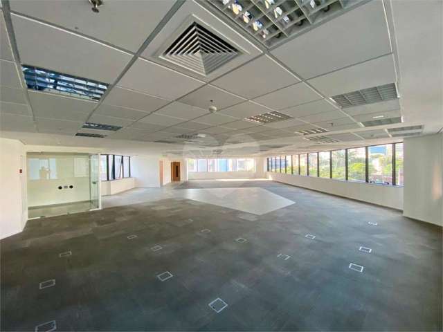 Conjunto Comercial em Jardim Europa, com 137,32 m² unificado.