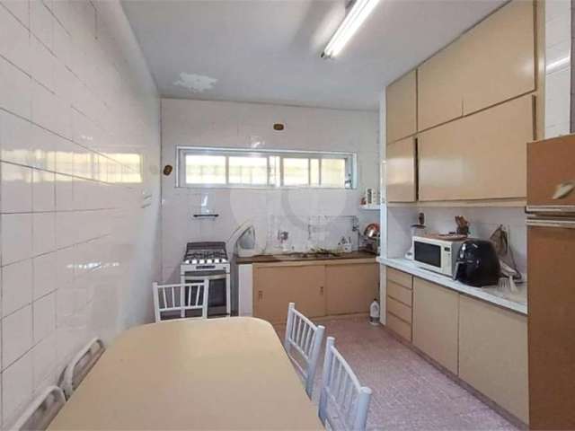 Casa de 197m² 3 dormitórios, 1 suíte, garagem na Vila Mariana