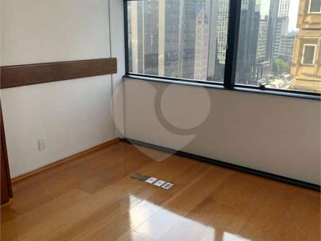 Sala comercial à venda ou locação na Av. Paulista, 77m² e 1 vaga