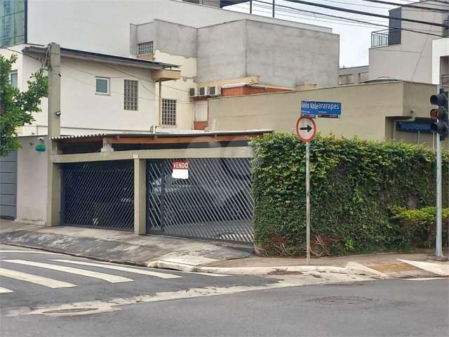 Casa térrea de esquina com 400m2 de terreno comercial ou residencial