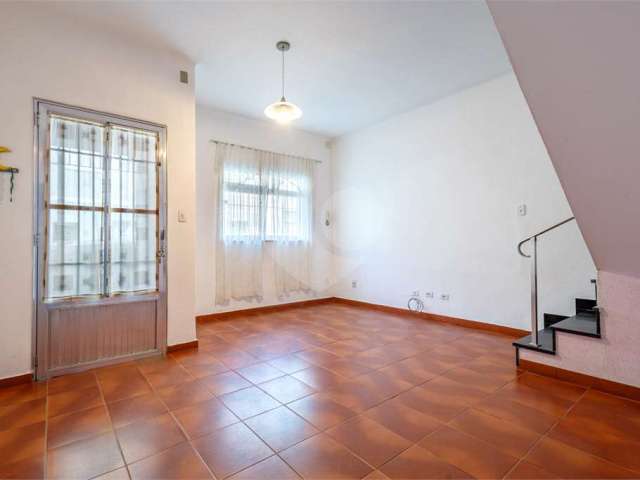 Casa de Vila, 75m², 3 dormitórios, 3 banheiros, área externa, soton e 1 vaga na Pompeia/Vila Romana