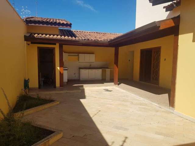 Casa com 3 dormitórios à venda, 241 m² por R$ 1.100.000,00 - Vila Rica - Cruzeiro/SP