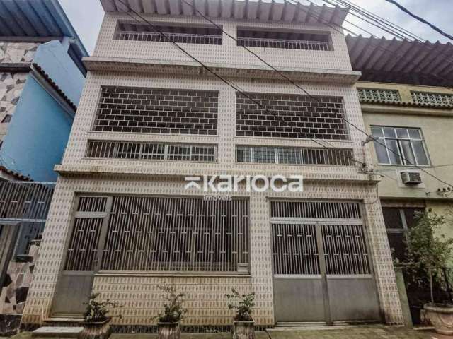 Casa com 3 dormitórios à venda, 400 m² por R$ 648.000 - Rua Padre Telemaço - Cascadura - Rio de Janeiro/RJ