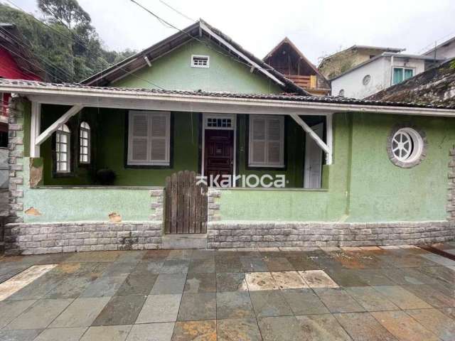 Casa com 2 dormitórios à venda, 120 m² por R$ 315.000,00 - Castelanea - Petrópolis/RJ