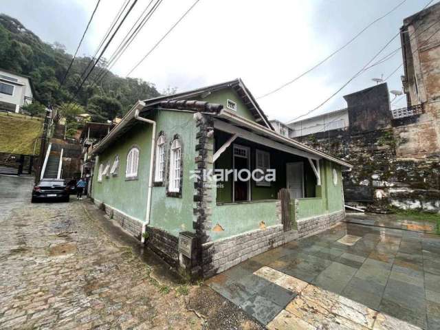 Casa com 2 dormitórios à venda, 120 m² por R$ 290.000,00 - Castelanea - Petrópolis/RJ