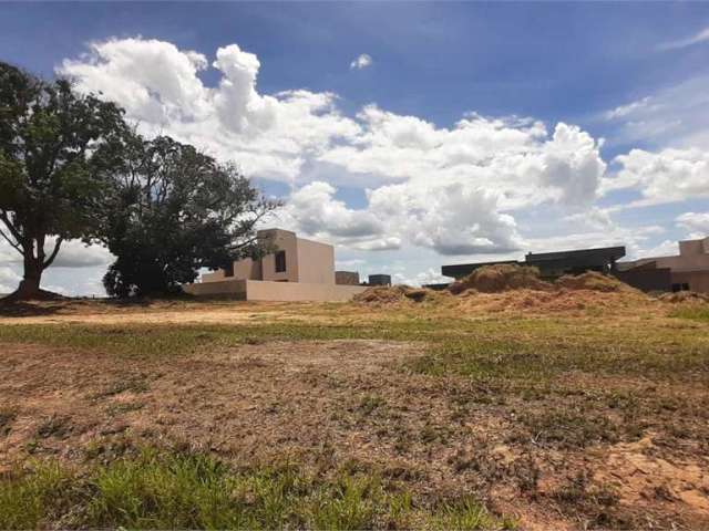 Terreno à venda em Condomínio Villas Do Golf - SP