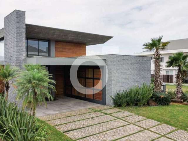 Casa com 4 quartos à venda no Centro, Torres , 246 m2 por R$ 2.200.000
