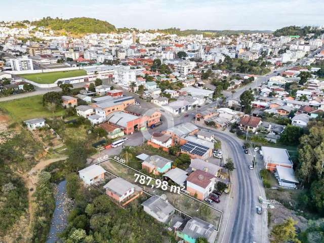 Terreno à venda no Centro, Flores da Cunha  por R$ 460.000