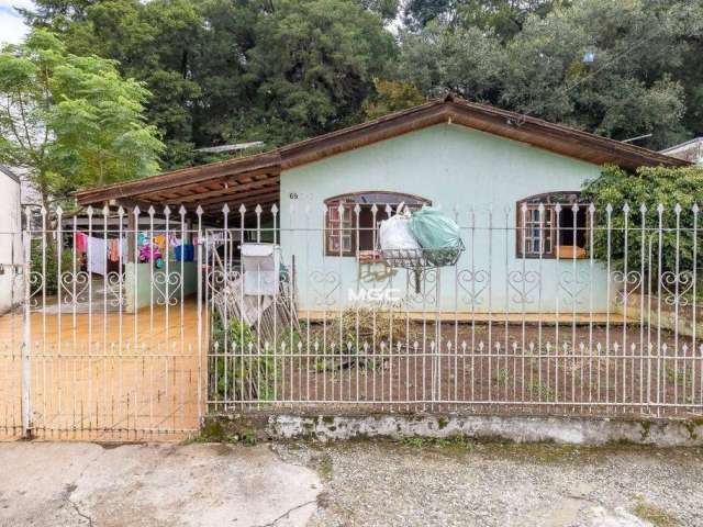 Casa no CIC com excelente terreno em Rua sem saída