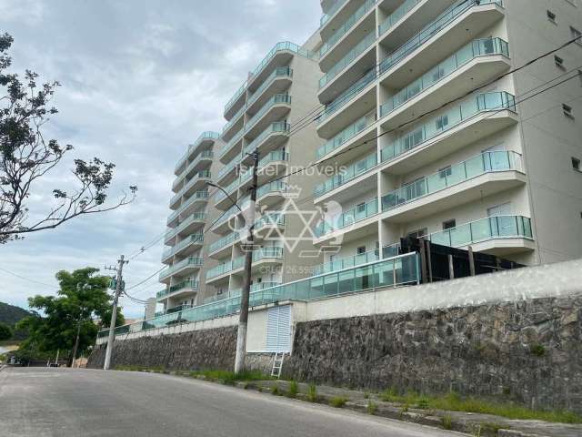 Maravilhosa Cobertura Duplex à Venda, Bairro Tranquilo, Preservado e Próximo da Praia e Centro da C